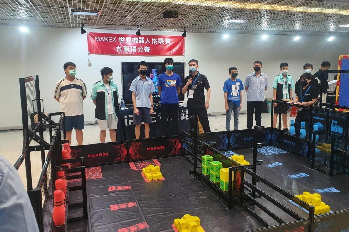 競賽隊伍一字排開，選手代表摩拳擦掌、鬥志高昂