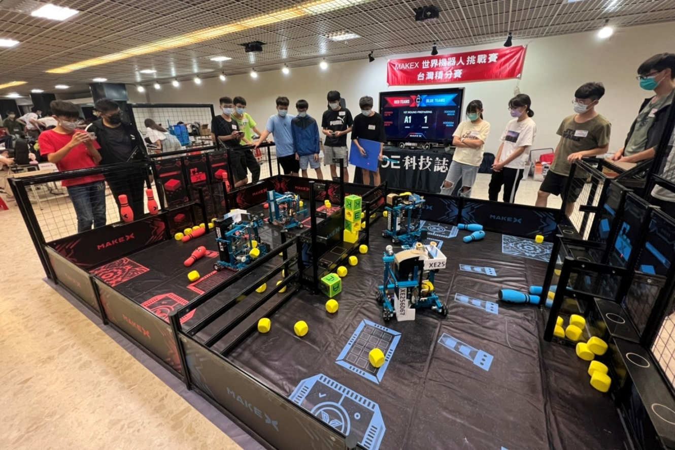 參賽團隊把握賽前的場地練習時間，努力與堅持，直到最後一刻 