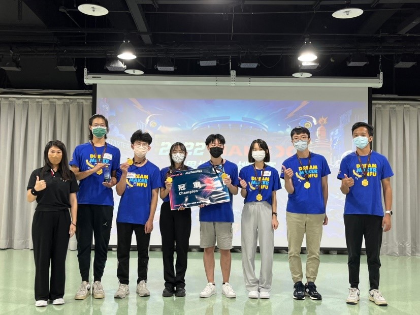 MakeX 世界機器人挑戰賽臺灣總決賽「冠軍」 團隊合影。